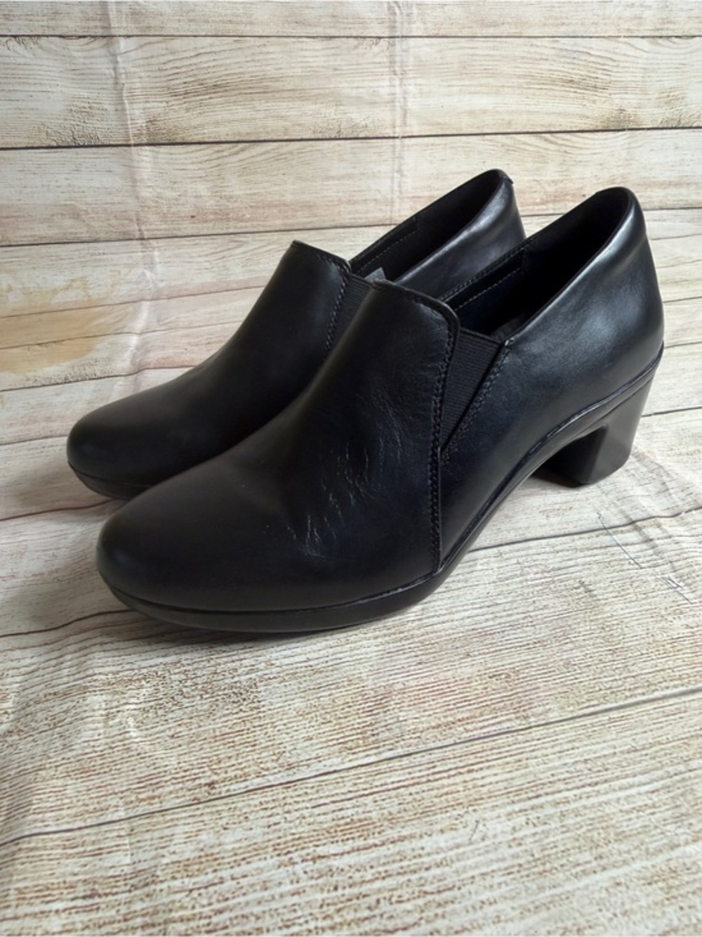NWOT Aravon Lexee Twin Gore Dress Pump  bootie. Black leather   Size 10